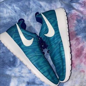 Women's Nike Roshe Sneakers
